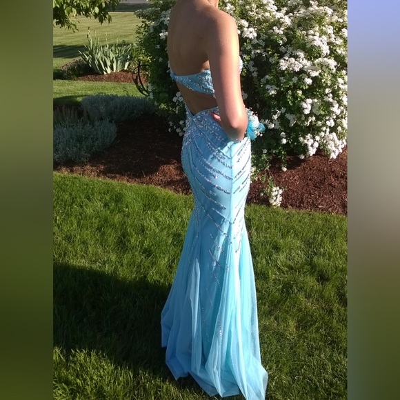 Dresses & Skirts - Elegant Blue Strapless Gown